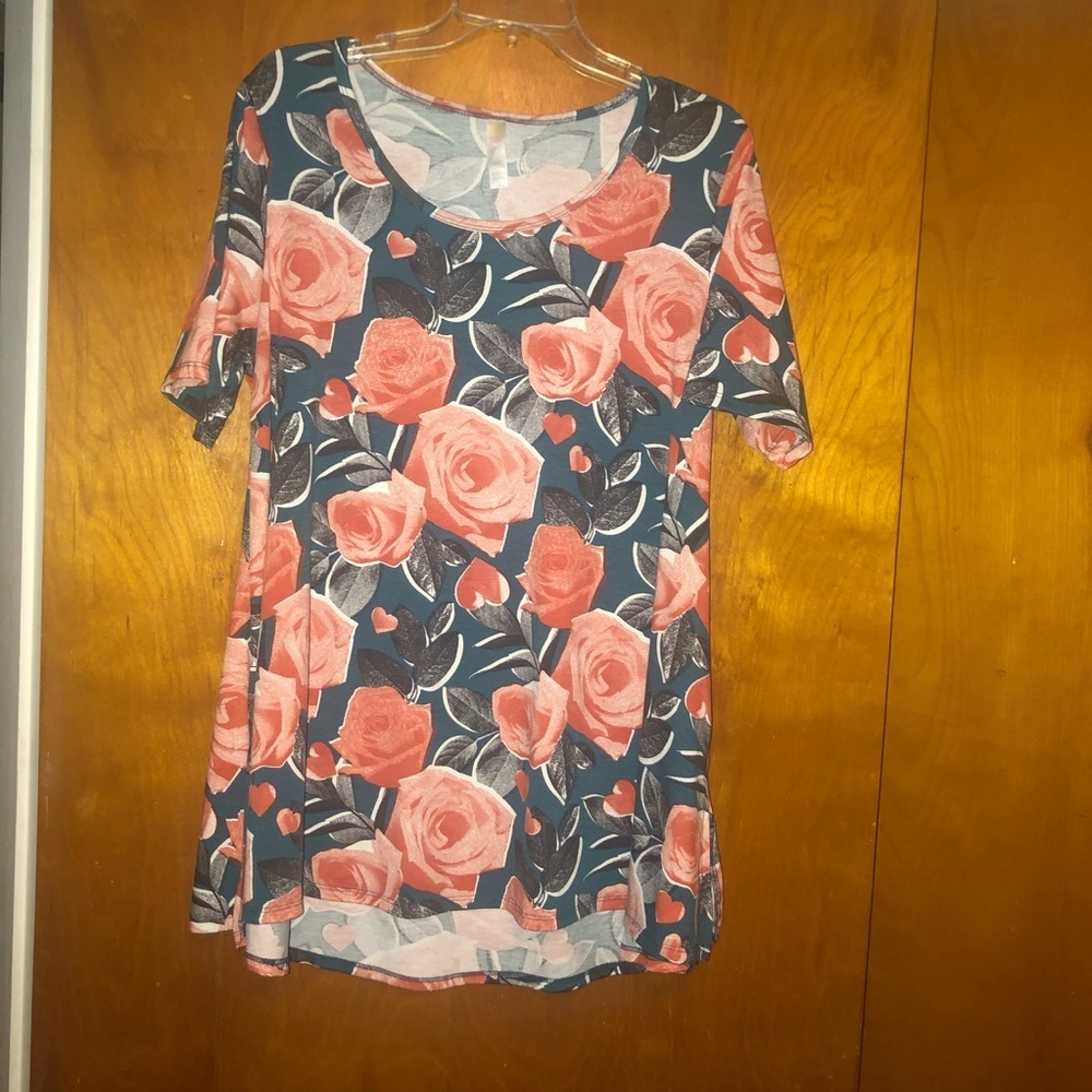 Lularoe 3d roses shirt top classic Tee Large